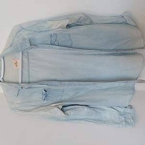 M Hollister shirt